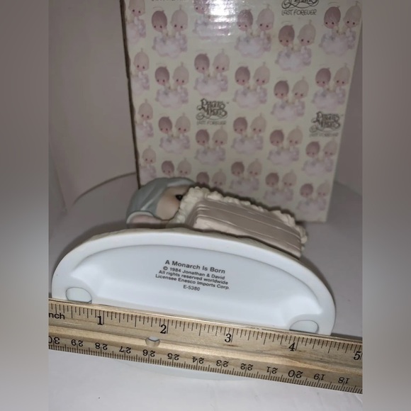 Precious Moments A Monarch is Born Figurine 1984 Rare Special Edition figurine - Picture 4 of 11